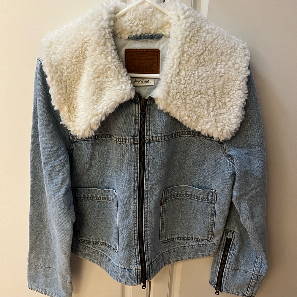 Levi's sherpa denim jacket as seen in the new dr. who